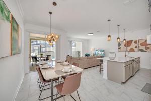 Cozy 4 Bedroom Urban Oasis 6326