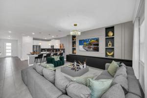 Modern Oasis in a Tranquil Setting 6362