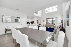 Secluded Oasis with 5 BR Lush Gardens 6363