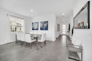 Secluded Oasis with 5 BR Lush Gardens 6363