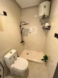 شقة مدخل خاص بجانب البلوفارد