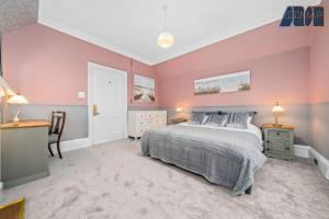 Historic 3 Bed Private Parking Nr Railway Station