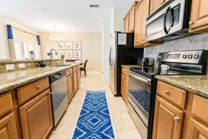 Orlando Townhome 6453: Your Private Pool Getaway