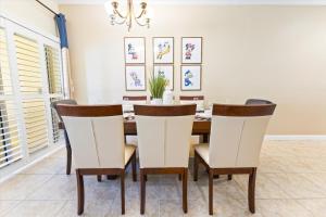 Orlando Townhome 6453: Your Private Pool Getaway