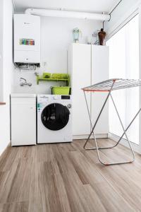 Apartmento con piscina y pista de tennis