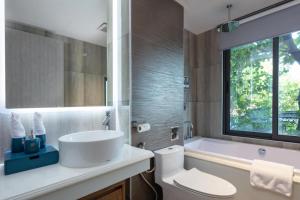 Oriana Hotel by OnHotelRooms