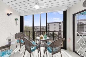 Waterfront condo in Anglers Cove with pools and spas - Ubytování bez kategorie ve městě Marco Island