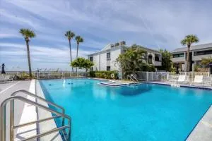 Beachside Bliss: Sarasota County Condo 1006 Awaits - Venice