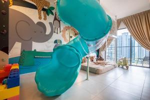 KL No1 Kids Slides w Climbing Wall Kids Friendly