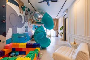 KL No1 Kids Slides w Climbing Wall Kids Friendly