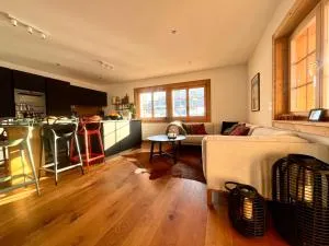 3 bedroom Modern Alpine Escape - 莱提瓦