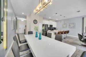 Experience Luxury at Orlando Villa 6231 Storey Lake