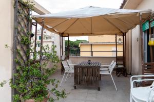 Stanza con bagno privato in attico