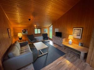 Ferienhäuschen 200 m vom See, mit eigenem Garten, Urlaub mit Hund in der Natur