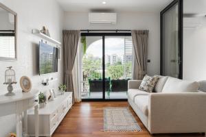 Title Halo Romantic Suite Pool View Gym