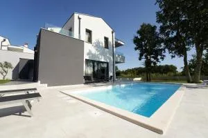 Villa Barbara in Porec for 6 people with private pool & only 1 km from beach - Mugeba
