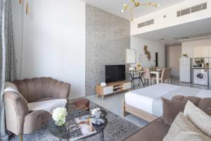 Frank Porter - Millennium Binghatti Residences