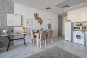 Frank Porter - Millennium Binghatti Residences