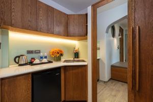 Oriana Hotel by OnHotelRooms