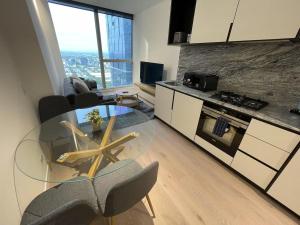 WSP Premium Apartment w Cityview in Melbourne CBD Westside Place w Gym, Pool, Sauna