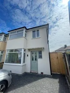 The Crescent-Modern Coastal Home - Thornton