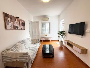 Home4you - Căn hộ 1 ngủ tại Ba Đình với Ban Công cực Chill