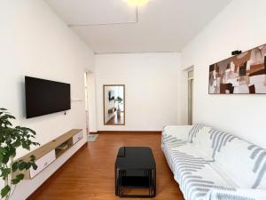 Home4you - Căn hộ 1 ngủ tại Ba Đình với Ban Công cực Chill