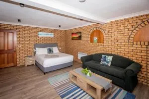 Whispering Waves - Bicheno