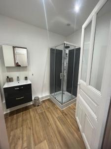 Appart'hotels Gites by Hotel Les Reflets Jaunes : photos des chambres