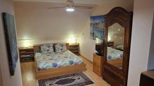 Studio 3 lits dans belle maison ancienne et jardin fermé