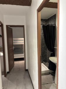 T3 avec piscine privée et aire de jeux au milieu des vignes