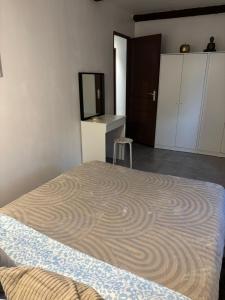 Appartements T3 avec piscine privee et aire de jeux au milieu des vignes : photos des chambres
