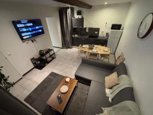 T3 avec piscine privée et aire de jeux au milieu des vignes