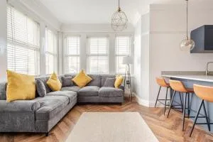 Spacious 2 Bed Flat Close To Beach - 布里恩