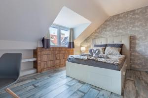 Cozy, central 2 bedrooms home next to New York Café