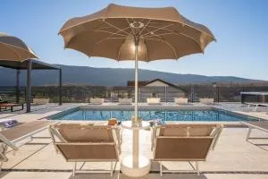 Villa Magnolia with heated Pool and Jacuzzi, near sea - Ugljane