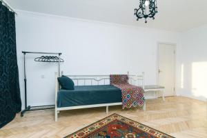 Белые апартаменты на Жилянской