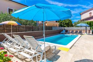 Apartment 1 with pool