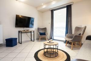 Elegant Spacious 2Bd Apt with Balcony in Petralona