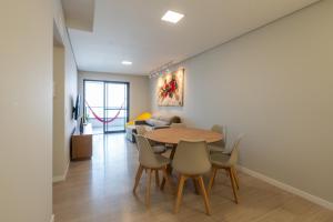 Apto a VISTA MAR 150m PRAIA Cozinha completa CHURRASQUEIRA AR CONDICIONADO Wi-Fi e vaga privativa de garagem Reserve agora mesmo