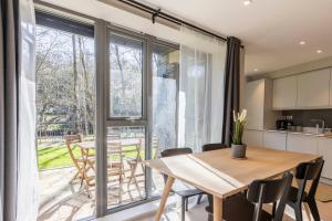 Comfortable 2BR in Backbarrow with Parking