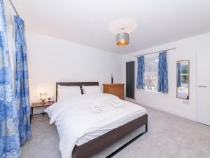 Pass the Keys Charming Modern Home in Central Wokingham