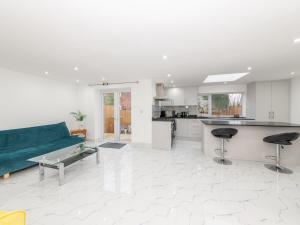 Charming Modern Home in Central Wokingham - Pass the Keys