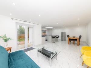 Charming Modern Home in Central Wokingham - Pass the Keys