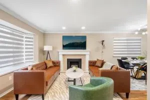 Spacious Family Retreat Central to YVR and Downtown - Richmond