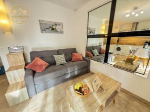 Appartements L-echappee verte - T2 - Confort -Piscine - Tennis- Parking - Climatisation - SudSejourConciergerie : photos des chambres