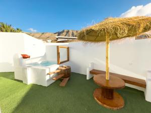 Bungalow Ahul Famara con pequeña piscina