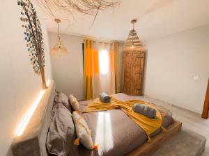 Bungalow Ahul Famara con pequeña piscina