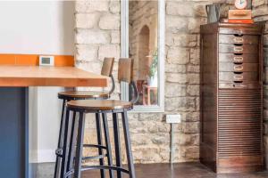 18th Century modern conversion with private parking