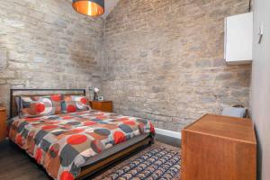 18th Century modern conversion with private parking